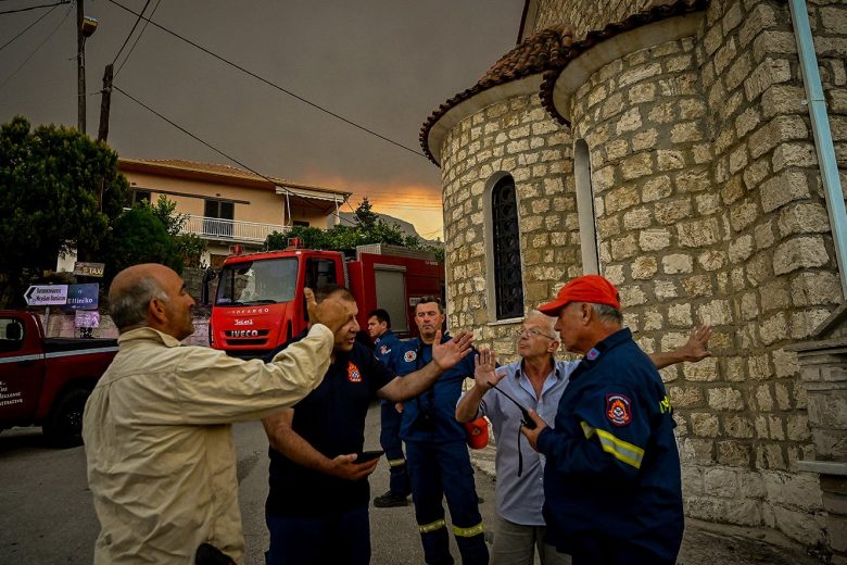 Εκτάκτως κλειστά όλα τα σχολεία στον Δήμο Ξυλοκάστρου λόγω της πυρκαγιάς